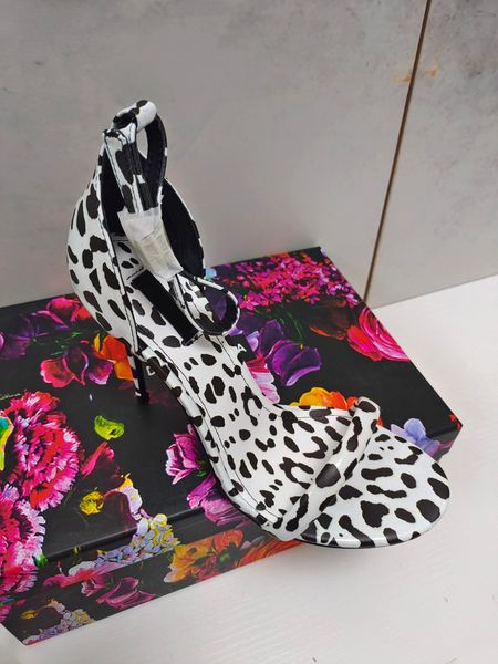 designer sandals women 2022 spring and summer new style black high heel shoes business fairy-style sandal women size 35-42 with box
designer sandals women 2022 spring and summer new style black high heel shoes business fairy-style sandal women size 35-42 with box
