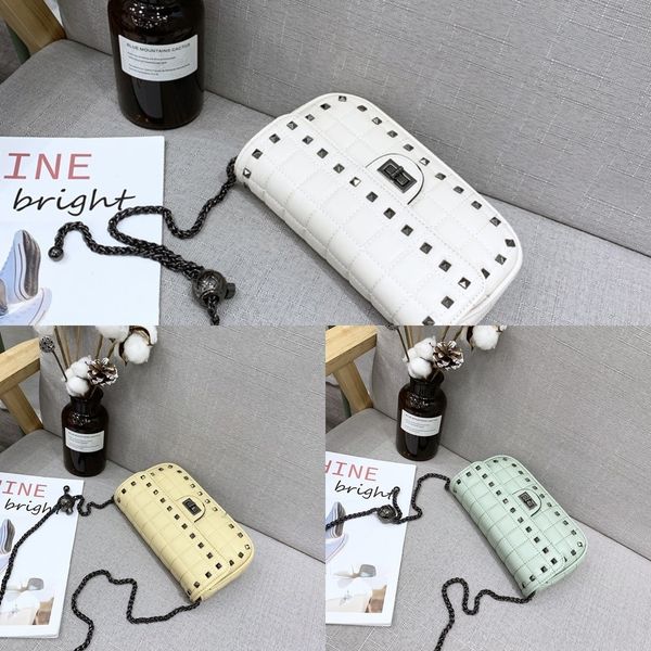 gfen1 bag messenger 2020 net texture fashion rivet shoulder new red small bagshoulder lingge chain bagstyle personalized foreign chain bag 1
gfen1 bag messenger 2020 net texture fashion rivet shoulder new red small bagshoulder lingge chain bagstyle personalized foreign chain bag 1