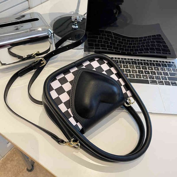 french minority ins portable bag women's spring 2022 new high-grade texture messenger love small square
french minority ins portable bag women's spring 2022 new high-grade texture messenger love small square