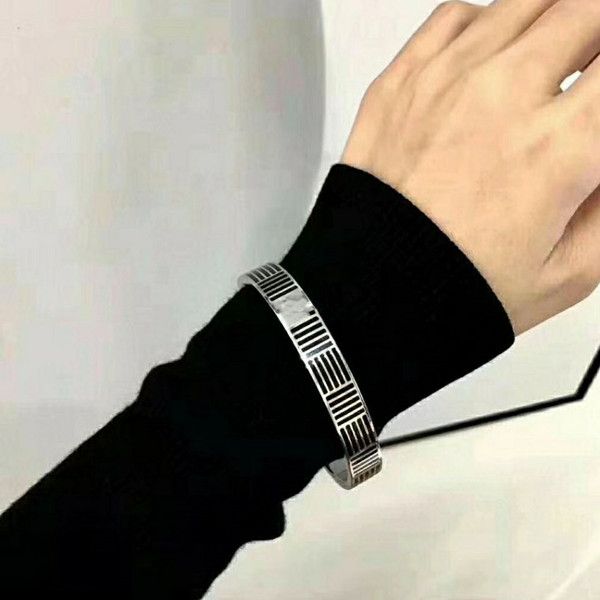 new products design flower pattern bracelet electroplated open bracelet personalized couple bracelet supply box, Black
new products design flower pattern bracelet electroplated open bracelet personalized couple bracelet supply box, Black