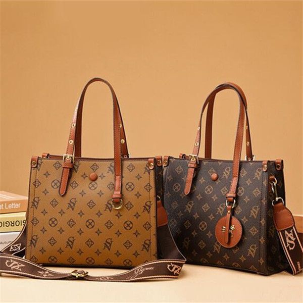 wholesale ladies brand shoulder bags hong kong style foreign style printed handbag horizontal large capacity leather tote bag elegant joker
wholesale ladies brand shoulder bags hong kong style foreign style printed handbag horizontal large capacity leather tote bag elegant joker