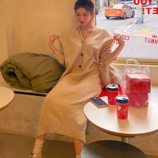 2020 new korean chic dresses v-neck loose long sleeve solid batwing sleeve loose knitted dress women casual winter maxi dress1, Black;gray
2020 new korean chic dresses v-neck loose long sleeve solid batwing sleeve loose knitted dress women casual winter maxi dress1, Black;gray