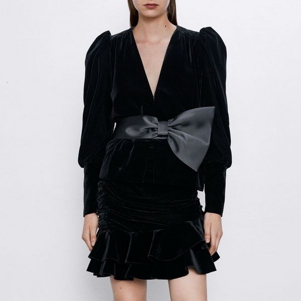 deat women sets autumn fashion black velvet fabric puff sleeve outwear and mini ruffle skirts 19j-189 t200325, White
deat women sets autumn fashion black velvet fabric puff sleeve outwear and mini ruffle skirts 19j-189 t200325, White