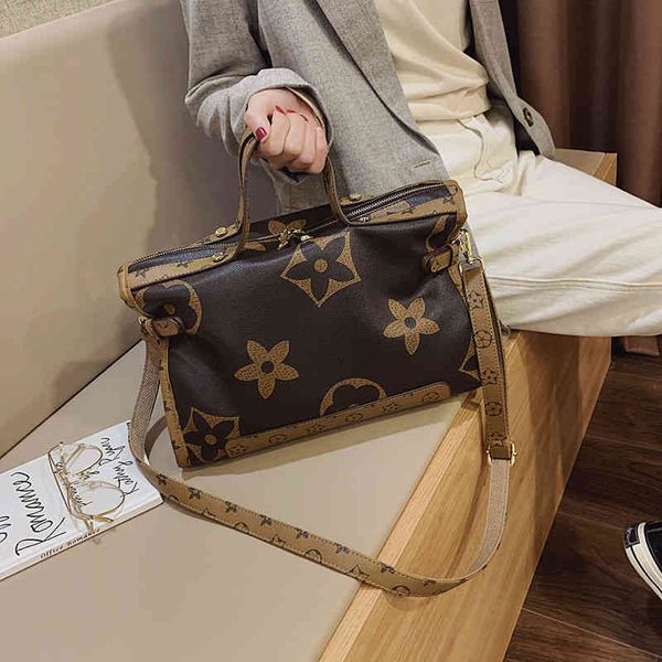 2022 factory wholesale female new tote large capacity handbag mommy versatile leather one shoulder messenger bag
2022 factory wholesale female new tote large capacity handbag mommy versatile leather one shoulder messenger bag