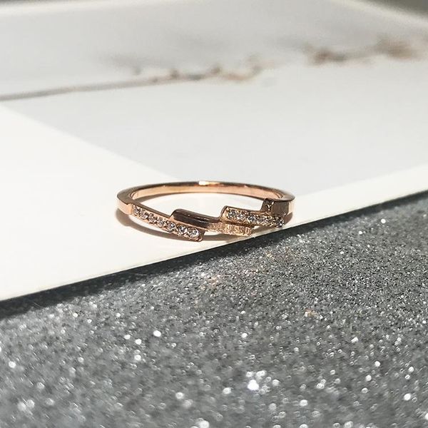 yun ruo new arrival fashion geometric zircon ring rose gold color woman gift titanium steel jewelry never fade drop shipping, Golden;silver
yun ruo new arrival fashion geometric zircon ring rose gold color woman gift titanium steel jewelry never fade drop shipping, Golden;silver