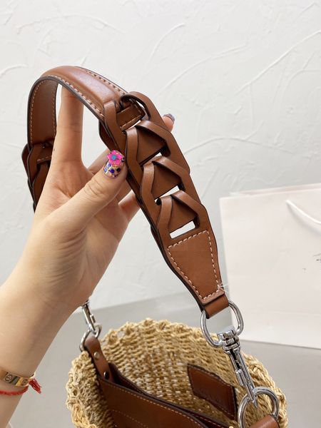 2022straw single shoulder bag designer designed women bag can be messenger size 20cm
2022straw single shoulder bag designer designed women bag can be messenger size 20cm