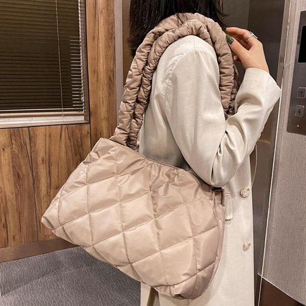 new winter design woman nylon handbag female large shoulder bags big capacity solid ladies totes bolsa feminina
new winter design woman nylon handbag female large shoulder bags big capacity solid ladies totes bolsa feminina