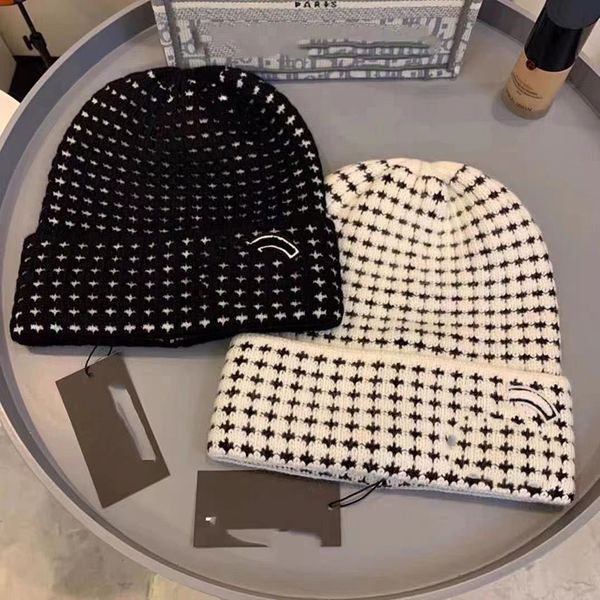 designer hat classic letter logo knitted hat hollow hook custom versatile casual warm fashion wool hat, Blue;gray 
designer hat classic letter logo knitted hat hollow hook custom versatile casual warm fashion wool hat, Blue;gray