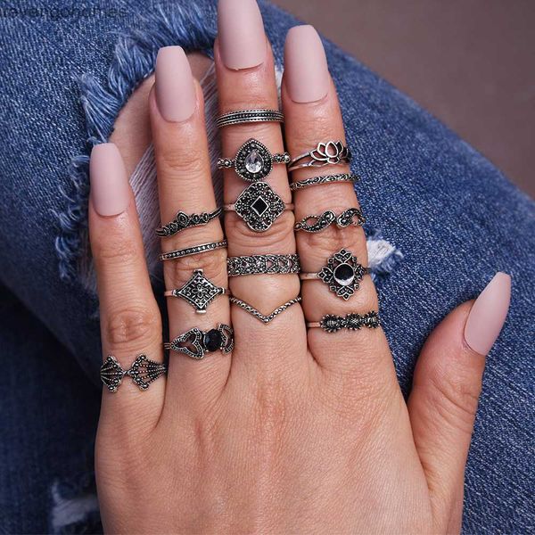 lotus of hollow 15 inlaid diamond piece water drop crown combination ring set, Silver
lotus of hollow 15 inlaid diamond piece water drop crown combination ring set, Silver
