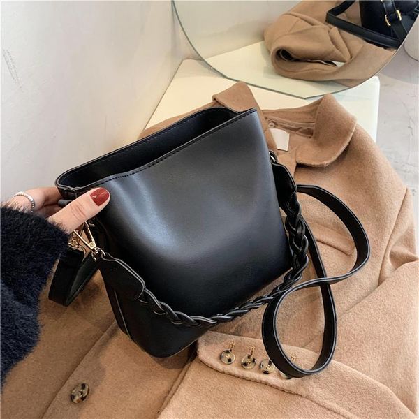 cross body bucket bags for women ladies handbags 2021 winter crossbody designer pu leather femals shoulder bag
cross body bucket bags for women ladies handbags 2021 winter crossbody designer pu leather femals shoulder bag