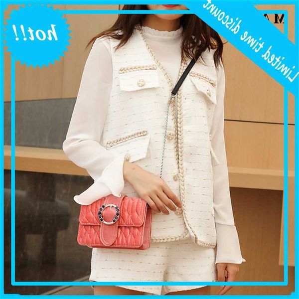 maidudu women's 2020 new velvet pleated fragrance chain single shoulder messenger diamond small square bag
maidudu women's 2020 new velvet pleated fragrance chain single shoulder messenger diamond small square bag
