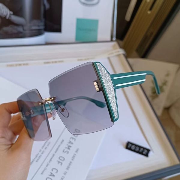 2022 new women's fashion large frame starlight series sunglasses gradient uv proof glasses green sunglasses, White;black
2022 new women's fashion large frame starlight series sunglasses gradient uv proof glasses green sunglasses, White;black