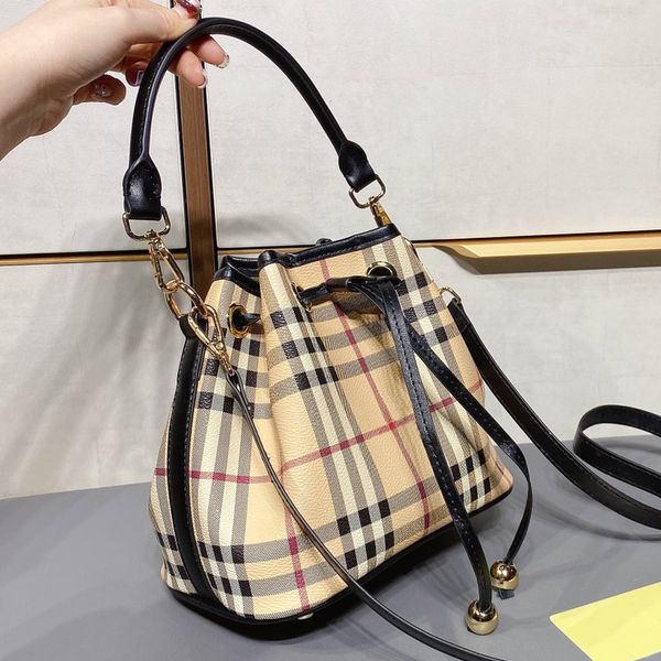21cm classic bucket bag crossbody shoulder bag portable pvc handbags detachable shoulder strap handle two color ing
21cm classic bucket bag crossbody shoulder bag portable pvc handbags detachable shoulder strap handle two color ing