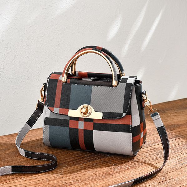 2020 new women one shoulder messenger bag small mini pu material wholesale fashion shoulder bags b350
2020 new women one shoulder messenger bag small mini pu material wholesale fashion shoulder bags b350