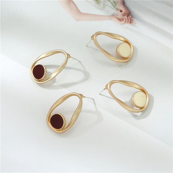 luxury women's high-end earrings french retro simple wild earrings metal cold style stud earrings ing, Red;brown
luxury women's high-end earrings french retro simple wild earrings metal cold style stud earrings ing, Red;brown