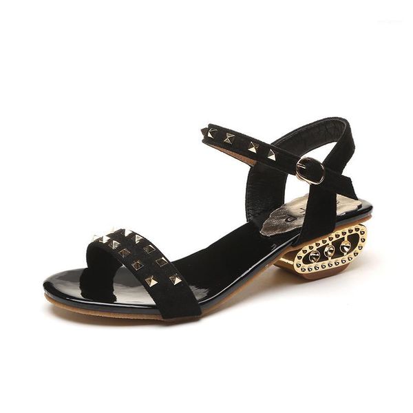 women outdoor sandals rome style summer sandals 2020 flip flop bling rivets flat shiny black zapatos mujer casual shoes1
women outdoor sandals rome style summer sandals 2020 flip flop bling rivets flat shiny black zapatos mujer casual shoes1