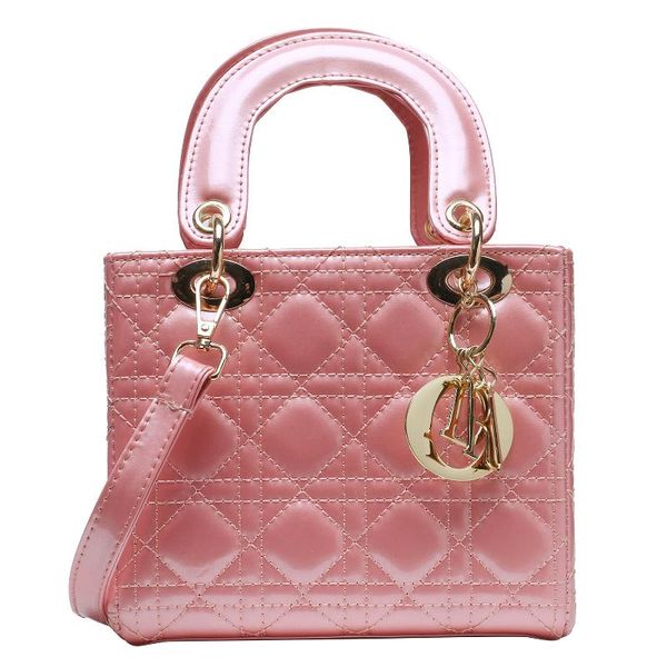 2021 new luxury design shoulder bag women denim handbag with chains french chic diamoud lattice female handbags clip bag
2021 new luxury design shoulder bag women denim handbag with chains french chic diamoud lattice female handbags clip bag