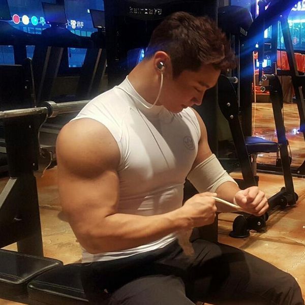 sports casual men's quick-dry vest fitness exercise basketball waistcoat joint muscle sportsman fashion fitness clothing fashion, Black;blue
sports casual men's quick-dry vest fitness exercise basketball waistcoat joint muscle sportsman fashion fitness clothing fashion, Black;blue