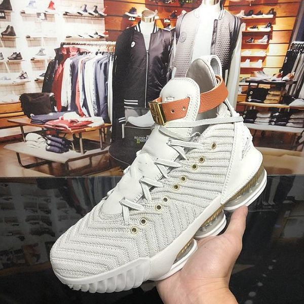 james arrival 2019 xvi 16 new harlem's fashion row kids basketball shoes for quality mens trainers 16s hfr casual sports sneakers qi1k, Black
james arrival 2019 xvi 16 new harlem's fashion row kids basketball shoes for quality mens trainers 16s hfr casual sports sneakers qi1k, Black