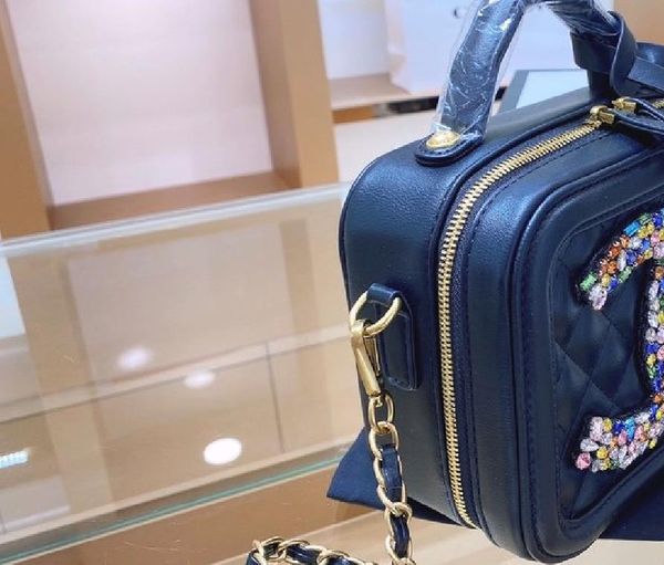 in stock fast ship fashion handbags special designers selling genuine leather word c popular new female shoulder bag with box diamond 
in stock fast ship fashion handbags special designers selling genuine leather word c popular new female shoulder bag with box diamond