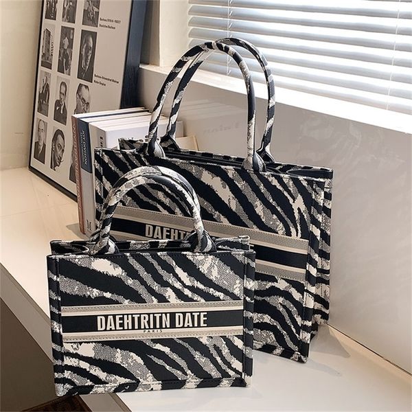2022 factory wholesale new large and leopard print letters fashion small square hand single shoulder personality trend women's bag styl
2022 factory wholesale new large and leopard print letters fashion small square hand single shoulder personality trend women's bag styl
