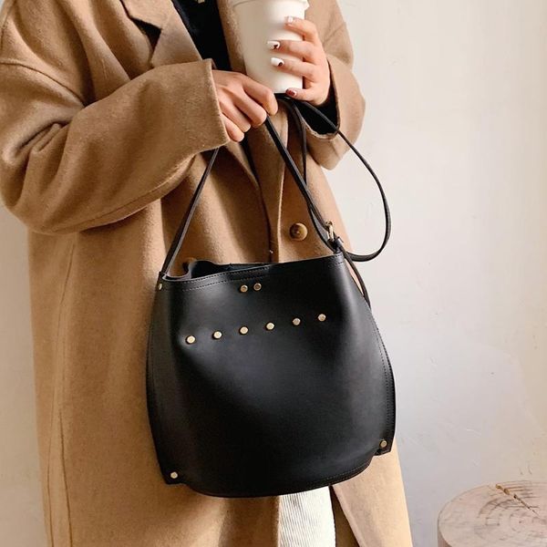 cross body large women's bag pu leather shoulder female rivet decoration handbags shopper
cross body large women's bag pu leather shoulder female rivet decoration handbags shopper