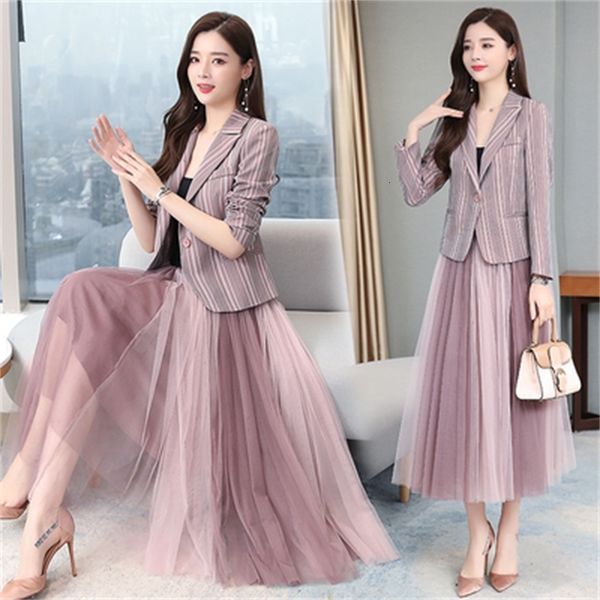 design woman suits lady office suit with jacket on and skirt dress up in muje femme arise female 2v2c, White;black
design woman suits lady office suit with jacket on and skirt dress up in muje femme arise female 2v2c, White;black