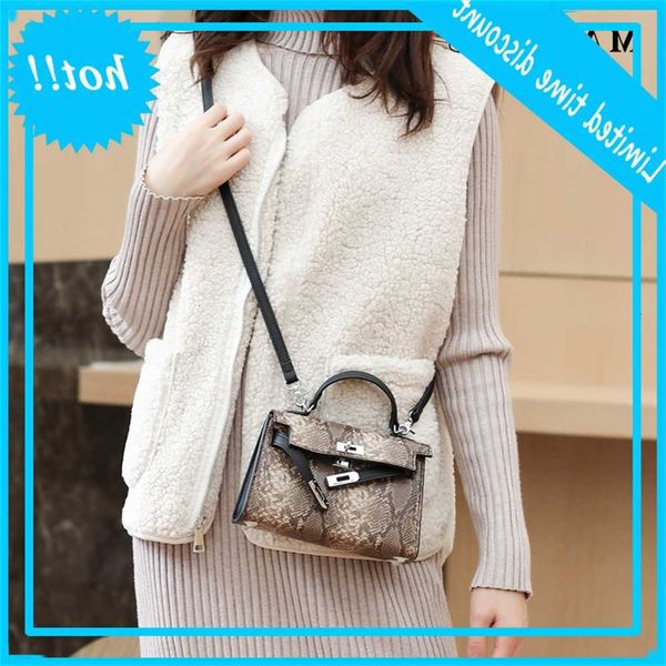 maidudu women's 2020 new kelly crocodile fashion handbag versatile one shoulder messenger bag
maidudu women's 2020 new kelly crocodile fashion handbag versatile one shoulder messenger bag