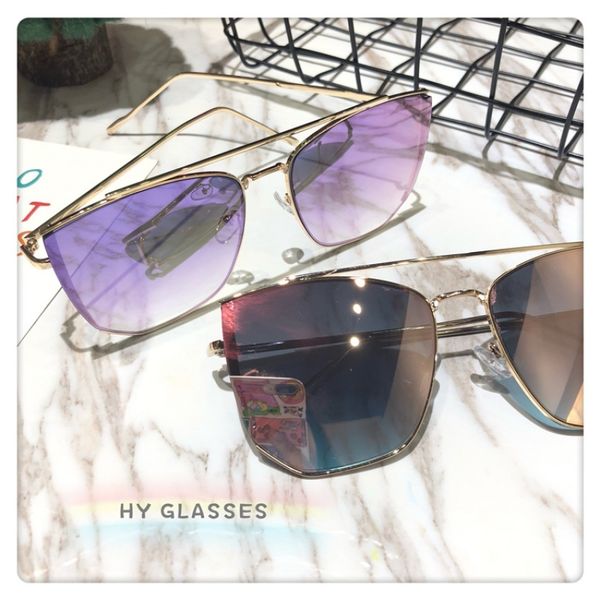 2019 2020 style new fashion men's women's reflective sunglasses, large frame and fashionable driving mirror, White;black
2019 2020 style new fashion men's women's reflective sunglasses, large frame and fashionable driving mirror, White;black