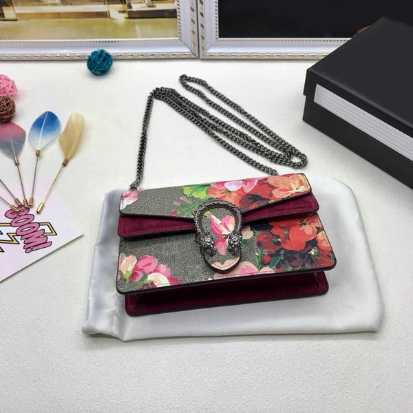 classic sold luxurys designers womens shoulder bags size mini women wallet with box fashion letters key chain genuine
classic sold luxurys designers womens shoulder bags size mini women wallet with box fashion letters key chain genuine