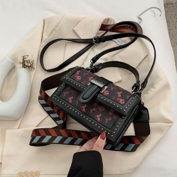 retro portable small square bag high-end small bag 2020 new trendy messenger wild insfamous shoulder designer handbags
retro portable small square bag high-end small bag 2020 new trendy messenger wild insfamous shoulder designer handbags