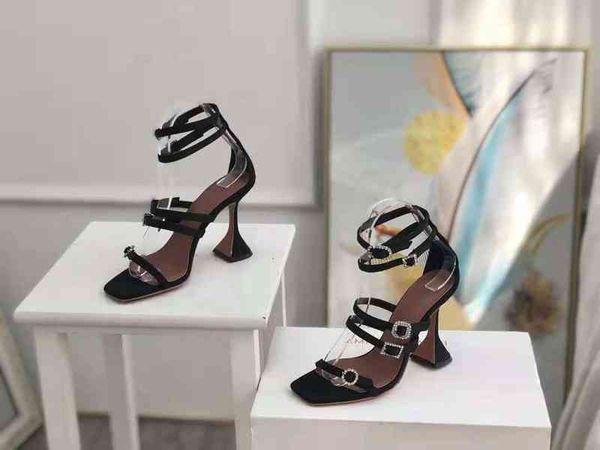 box amina original muaddi robyn sandals crystal-embellished fluted heels italy crystal buckles shoes black perfect quality
box amina original muaddi robyn sandals crystal-embellished fluted heels italy crystal buckles shoes black perfect quality
