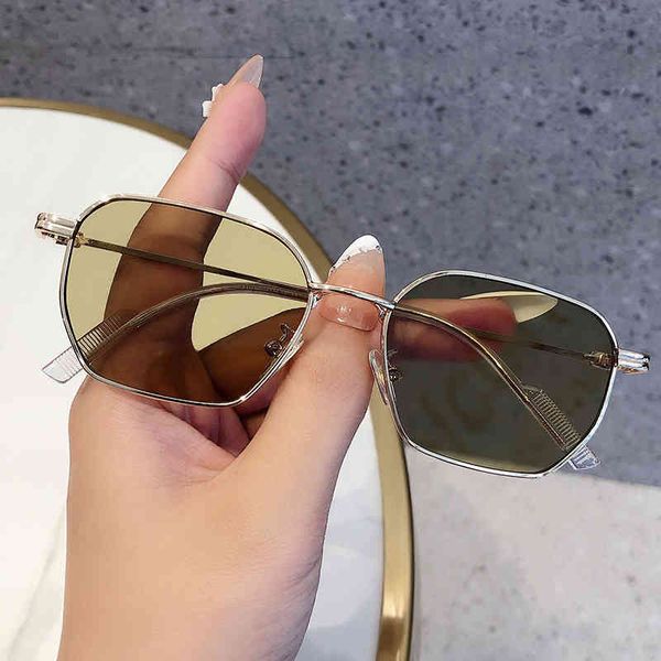 sunglasses style insert pin metal polygonal small box lightweight nose fashion outdoor driving, White;black
sunglasses style insert pin metal polygonal small box lightweight nose fashion outdoor driving, White;black