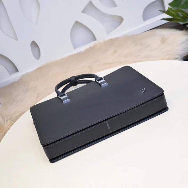 shoulder briefcase leather designer handbag business lapbag messenger bags nameplates totes men's luggage computer handbags handle mess
shoulder briefcase leather designer handbag business lapbag messenger bags nameplates totes men's luggage computer handbags handle mess