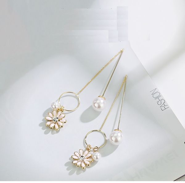 2020 new japanese and korean style long chain small daisy shape imitation pearl imitation drill string 083, Golden;silver
2020 new japanese and korean style long chain small daisy shape imitation pearl imitation drill string 083, Golden;silver