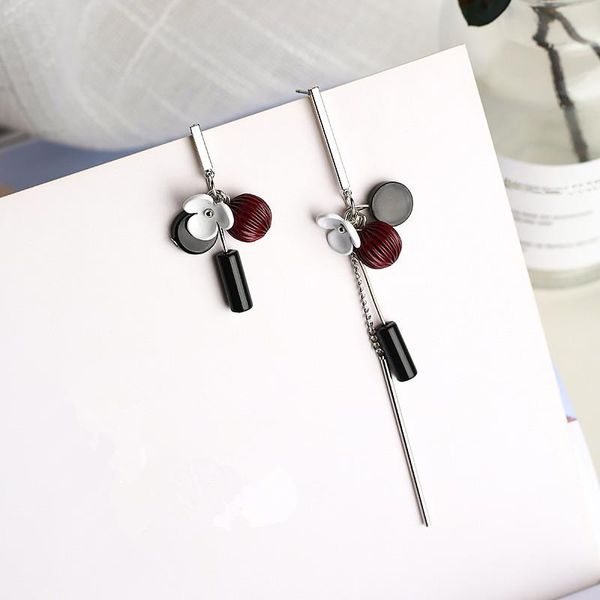 2020 korean fashion asymmetry flower petal long earrings temperament beads boucle d'oreille femme pendante, Silver
2020 korean fashion asymmetry flower petal long earrings temperament beads boucle d'oreille femme pendante, Silver