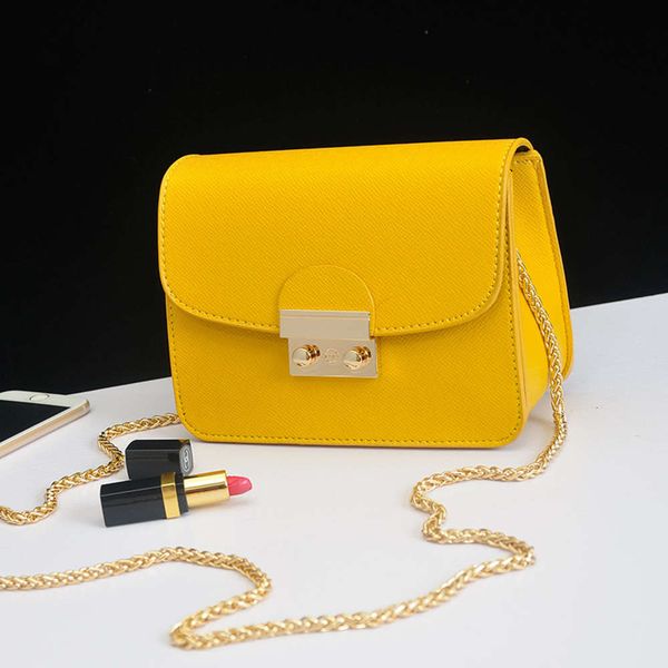 luxurys designers messenger 2021 new pu chain women's square korean lock single shoulder cross small bag
luxurys designers messenger 2021 new pu chain women's square korean lock single shoulder cross small bag