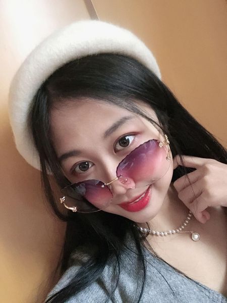 internet famous men and women sunglasses personality frameless fashion glasses fashion trend sunglasses manufacturers wholesale, White;black
internet famous men and women sunglasses personality frameless fashion glasses fashion trend sunglasses manufacturers wholesale, White;black