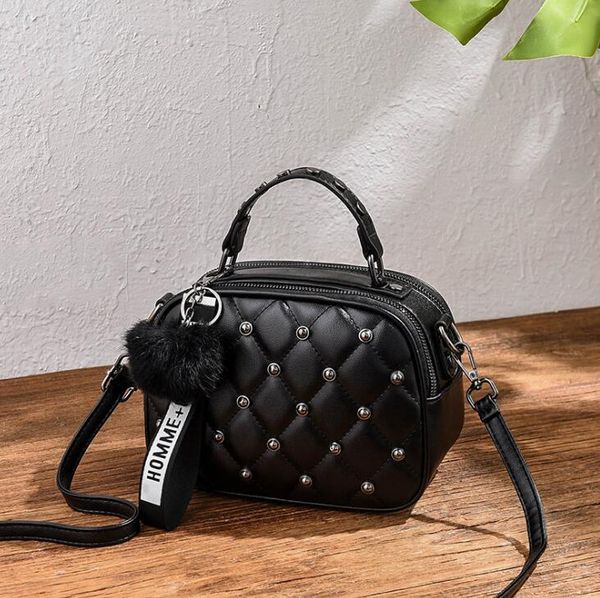 new embroidered single shoulder portable diagonal women bag fashion casual ladies small square bag
new embroidered single shoulder portable diagonal women bag fashion casual ladies small square bag