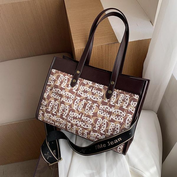 original design high-end women large-capacity bag autumn/winter new fashion shoulder tote bag messenger handbag width: 33cm
original design high-end women large-capacity bag autumn/winter new fashion shoulder tote bag messenger handbag width: 33cm