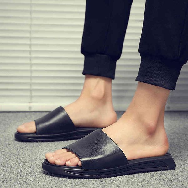 men's sandals new summer fashion light leisure leather beach shoes thick bottom breathable round head slippers, Black
men's sandals new summer fashion light leisure leather beach shoes thick bottom breathable round head slippers, Black