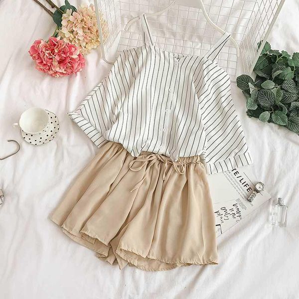 2020 new fashion women's two piece set fresh striped off-the-shoulder loose blosue + elastic waist shorts suit1, White
2020 new fashion women's two piece set fresh striped off-the-shoulder loose blosue + elastic waist shorts suit1, White