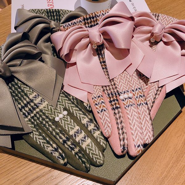 women autumn and winter new double-layer bow tie lady wool plush velvet girl finger gloves tide plaid cashmere warm, Blue;gray
women autumn and winter new double-layer bow tie lady wool plush velvet girl finger gloves tide plaid cashmere warm, Blue;gray