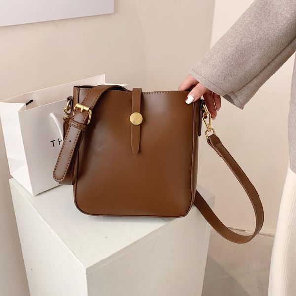 cross body veryme pu leather solid color mini bucket pack for women simple vintage messenger bags 2021 small crossbody bolsos cubo
cross body veryme pu leather solid color mini bucket pack for women simple vintage messenger bags 2021 small crossbody bolsos cubo