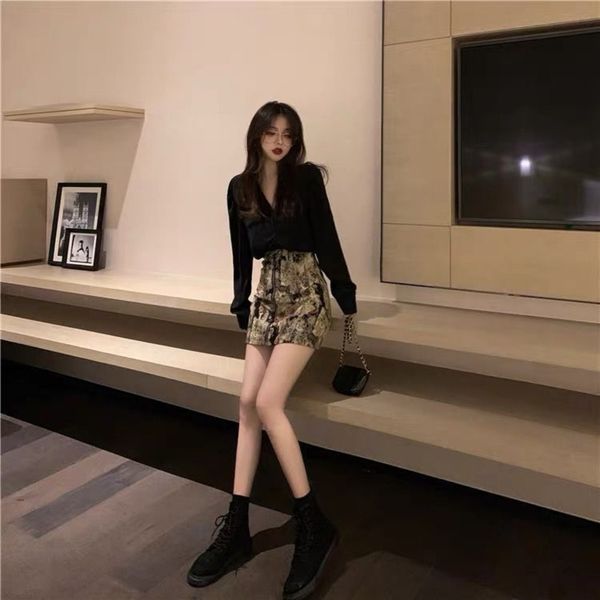 2020 spring and autumn new shirt skirt niche design sense v-neck temperament goddess shirt slim half-length skirt two-piece set mp0bx, Gray
2020 spring and autumn new shirt skirt niche design sense v-neck temperament goddess shirt slim half-length skirt two-piece set mp0bx, Gray