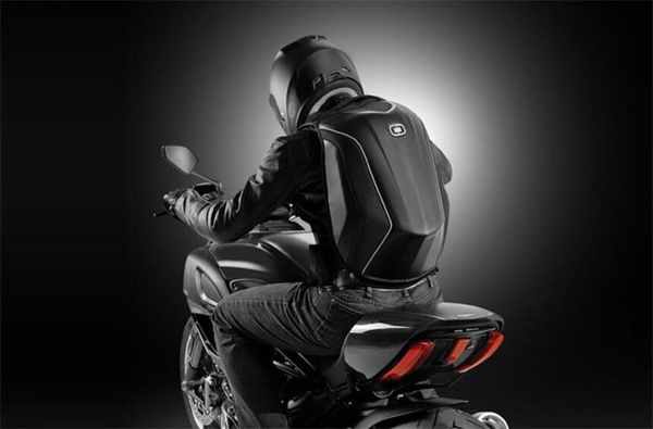 2021 fashion tide brand carbon fiber riding backpack, knight motorcycle backpack, motorcycle backpack, waterproof and wearable
2021 fashion tide brand carbon fiber riding backpack, knight motorcycle backpack, motorcycle backpack, waterproof and wearable