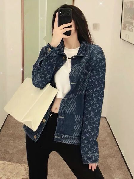 1022 2020 brand same style regular long sleeve coat letter fashion womens clothes sweater qian, Black;brown
1022 2020 brand same style regular long sleeve coat letter fashion womens clothes sweater qian, Black;brown