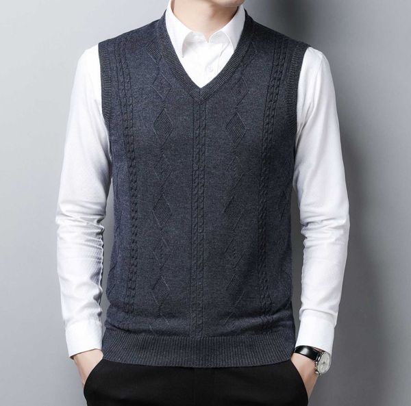 2020 autumn new men's sweater middle age casual slim v-neck wool fashion solid color warm vest, Black;white
2020 autumn new men's sweater middle age casual slim v-neck wool fashion solid color warm vest, Black;white