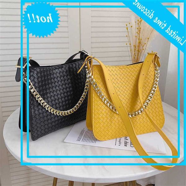 shoulder bags for 2021 pu learn weaving pattern women winter crossbody cups women's travel trending handbag
shoulder bags for 2021 pu learn weaving pattern women winter crossbody cups women's travel trending handbag