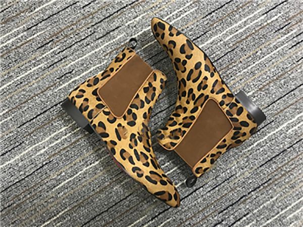 2020 men and women shoes red bottom sneakers party personality high sole leather high studded spikes design delivery, Black;red 
2020 men and women shoes red bottom sneakers party personality high sole leather high studded spikes design delivery, Black;red